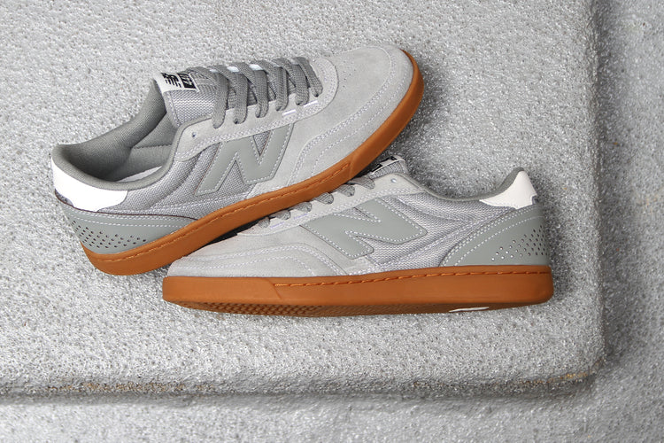 New Balance Numeric - 440v2 Low
Style # UN440GGM
Color : Bayberry / White