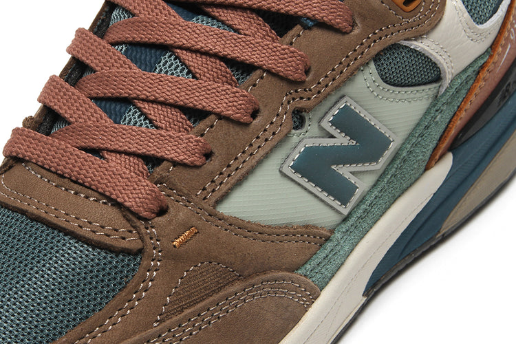 New Balance Numeric - 933
Style # NM933ORI
Color : Mushroom / New Spruce