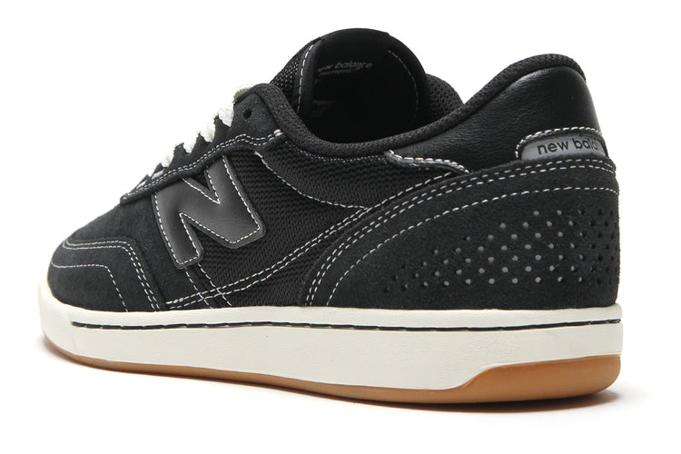 New Balance Numeric - 440 Low V2
Style # UN440BCO
Color : Black / White