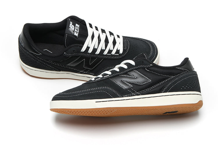 New Balance Numeric - 440 Low V2
Style # UN440BCO
Color : Black / White