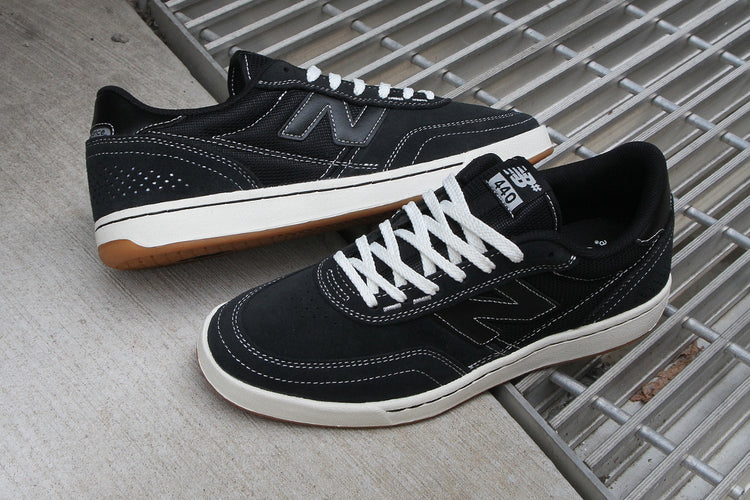 New Balance Numeric - 440 Low V2
Style # UN440BCO
Color : Black / White