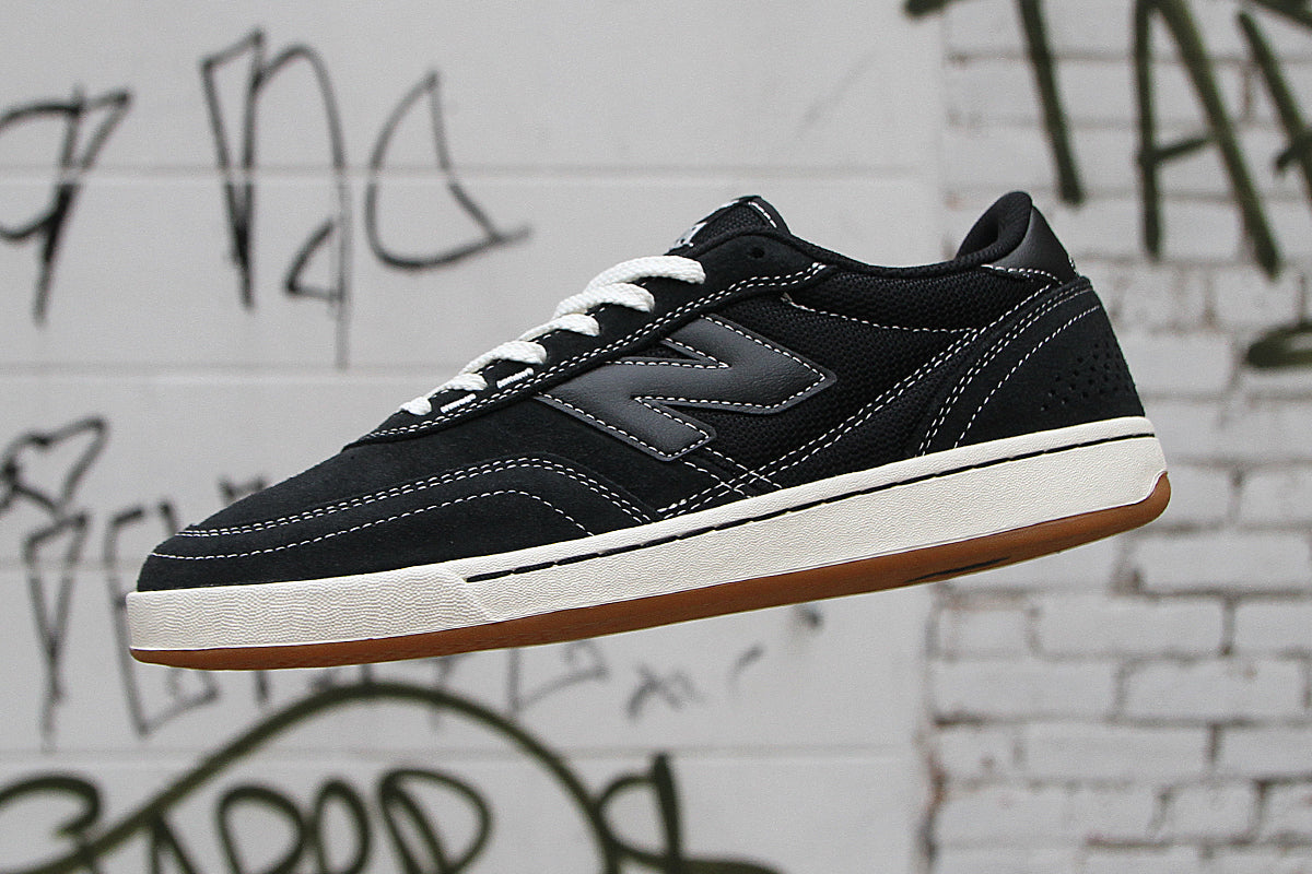 New Balance Numeric - 440 Low V2
Style # UN440BCO
Color : Black / White