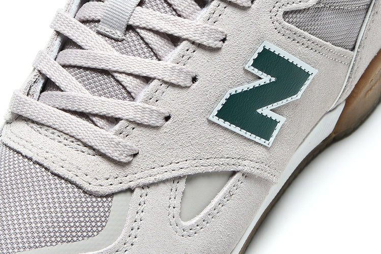 New Balance Numeric | 600
Style # NM600TRC
Color : Timber Wolf / Forest Green