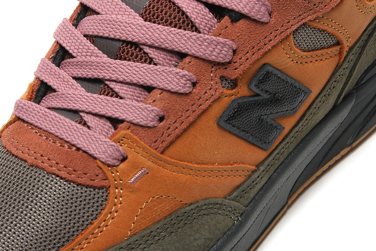 New Balance Numeric - 933 Reynolds x Mike Gigliotti
Style # NM933LOT
Color : True Brown / Candy Pink