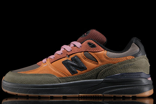 New Balance Numeric - 933 Reynolds x Mike Gigliotti
Style # NM933LOT
Color : True Brown / Candy Pink