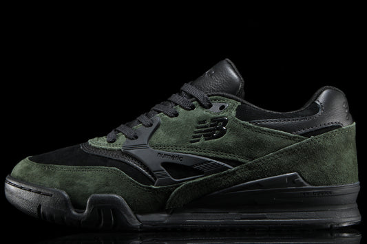 New Balance Numeric - 770 x Grand Collection
Style # UN770NGD
Color : Black / Duffel Bag