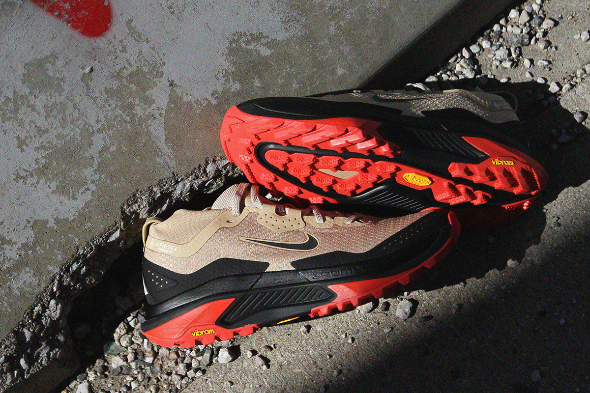 Nike - ACG Zegama Trail Gore-Tex
Style # IO7932-200
Color : Linen / Black / LT Crimson / LT Orewood Brown