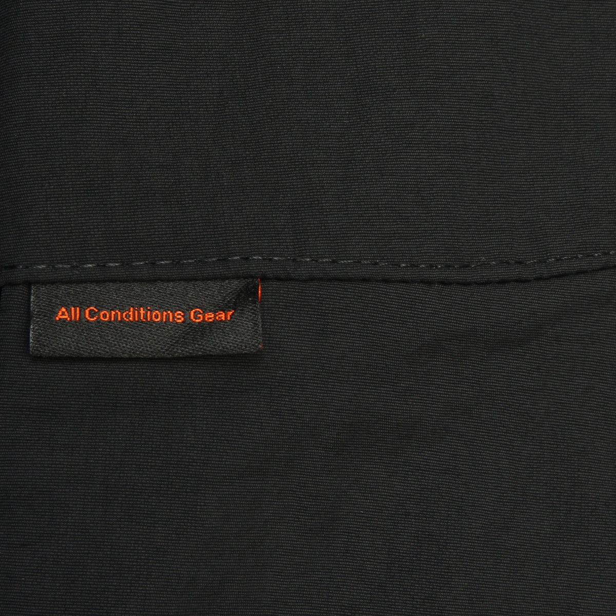 Nike - ACG Dolomiti Pant
Style # IF0913-010
Color : Black / Summit White