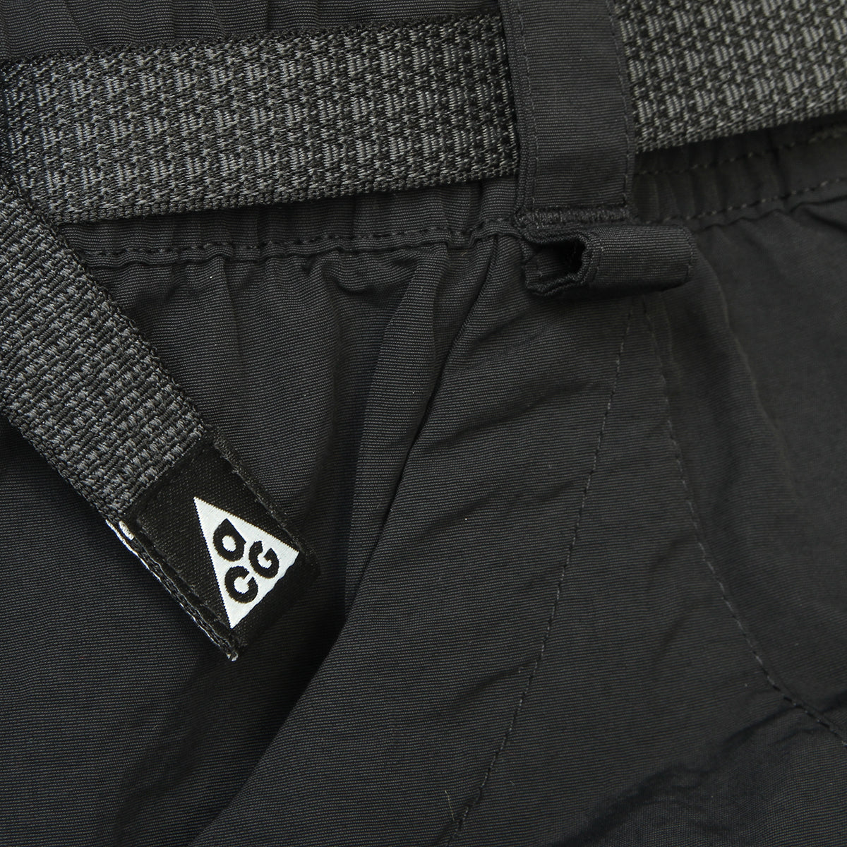 Nike - ACG Dolomiti Pant
Style # IF0913-010
Color : Black / Summit White