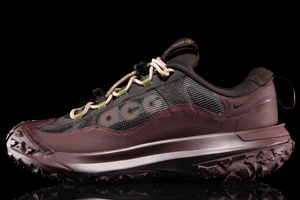 Nike | ACG Mountain Fly 2 Low Gore-Tex
Style # HF6245-200
Color : Velvet Brown / Black / Burgundy Crush / Hemp