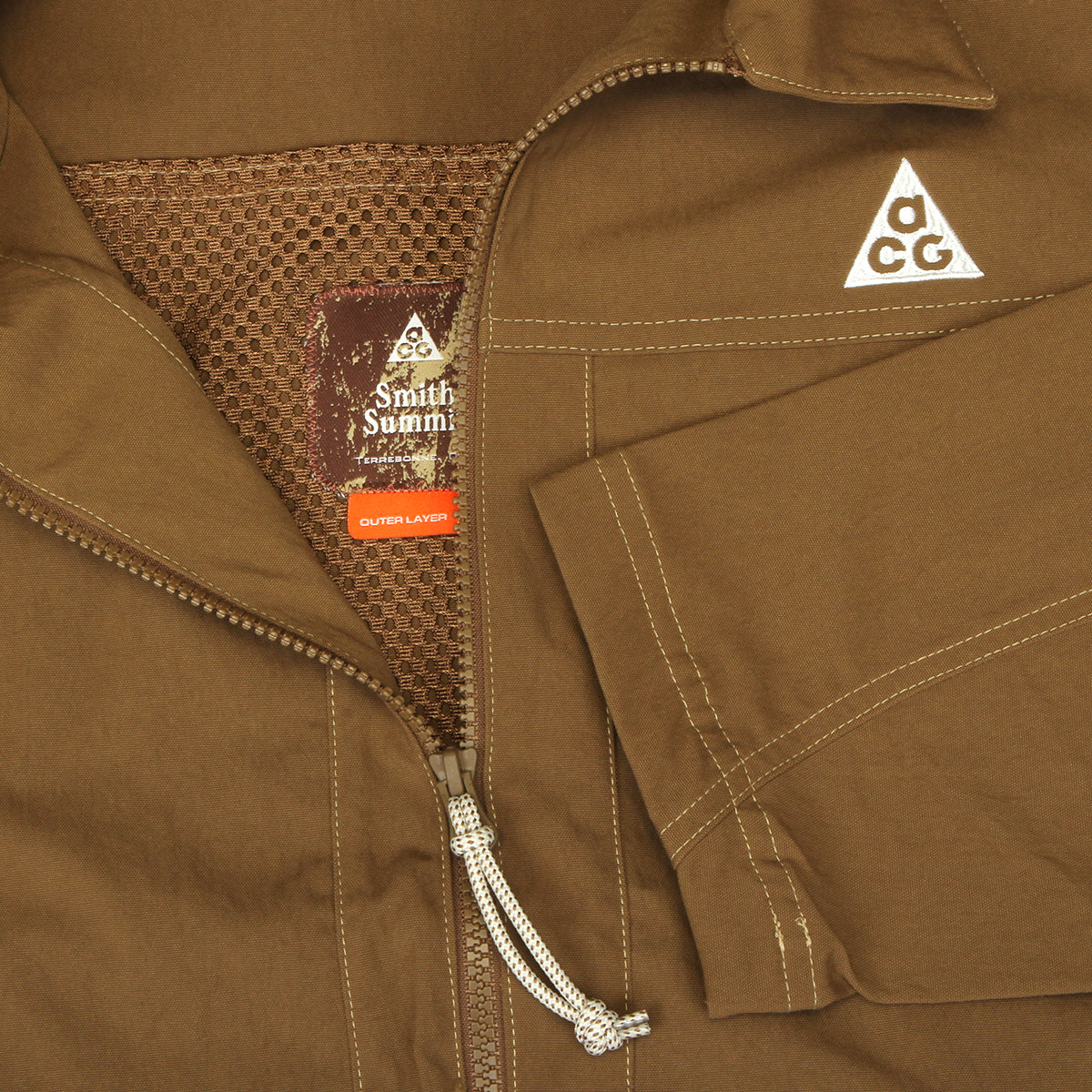 Nike - ACG UV Smith Summit Jacket
Style # HV0598-235
Color : Mosswood Brown / LT Khaki / Summit White