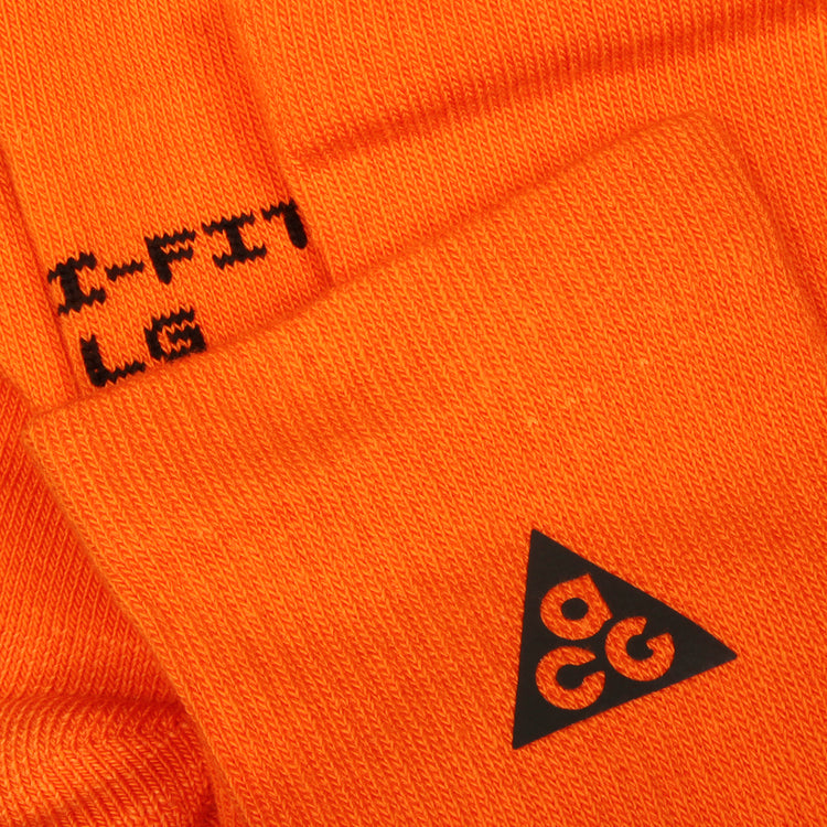 Nike - Everyday Elevated Crew Socks
Style # IH8647-819

Color : Safety Orange / Black / Reflective