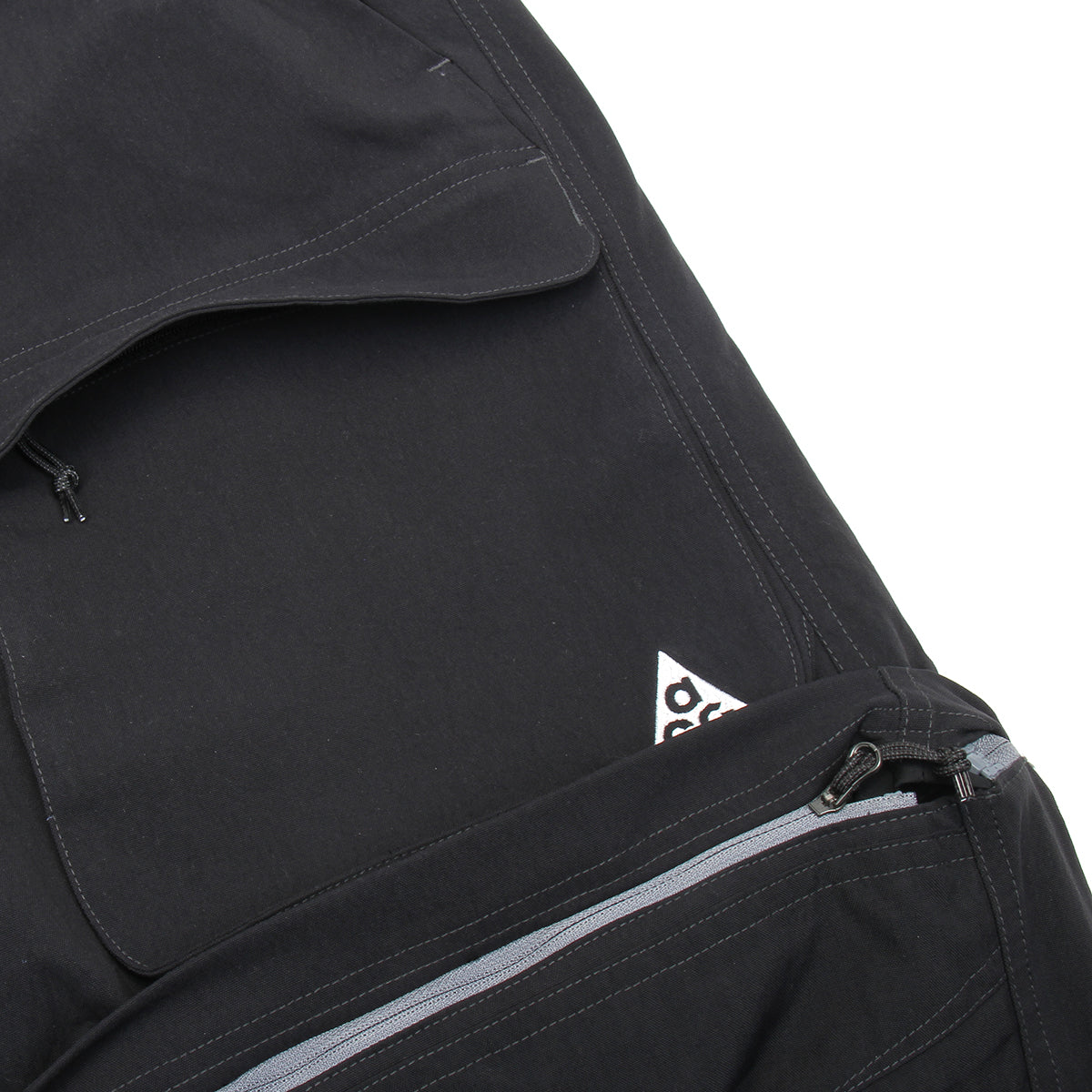 Nike - ACG Summit Smith Cargo Pant
Style # HV0591-010
Color : Black / Anthracite / Summit White