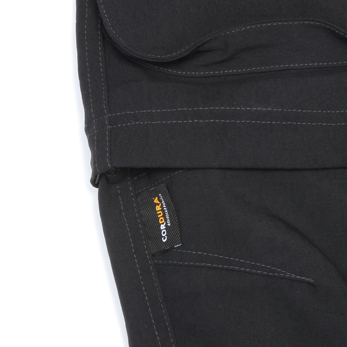 Nike - ACG Summit Smith Cargo Pant
Style # HV0591-010
Color : Black / Anthracite / Summit White