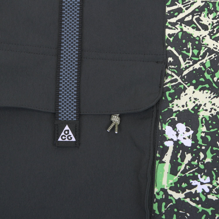 Nike - ACG Smith Summit Short
Style # IF1308-317
Color : Black Spruce / Mineral Slate / Summit White