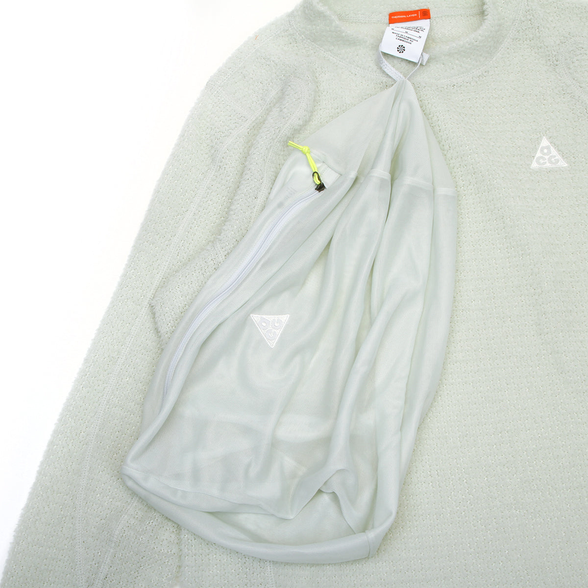 Nike - ACG Wolf Lichen Crewneck
Style # IH1445-034
Color : Light Silver / Pure Platinum / Summit White