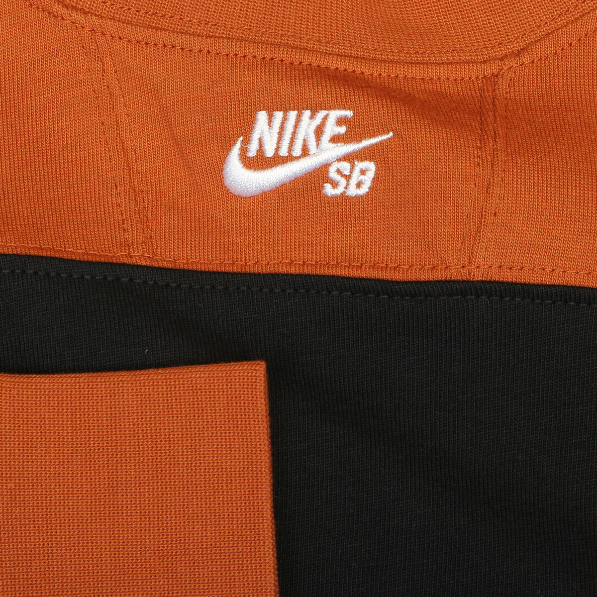 Nike SB - Airmail L/S T-Shirt
Style # IM5430-010
Color : Black / Dark Russet / White