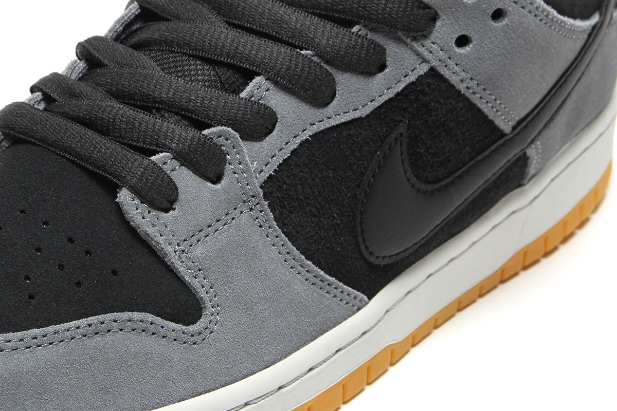 Nike SB Dunk Low Pro
Style # HF3063-001
Color : Dark Smoke / Black