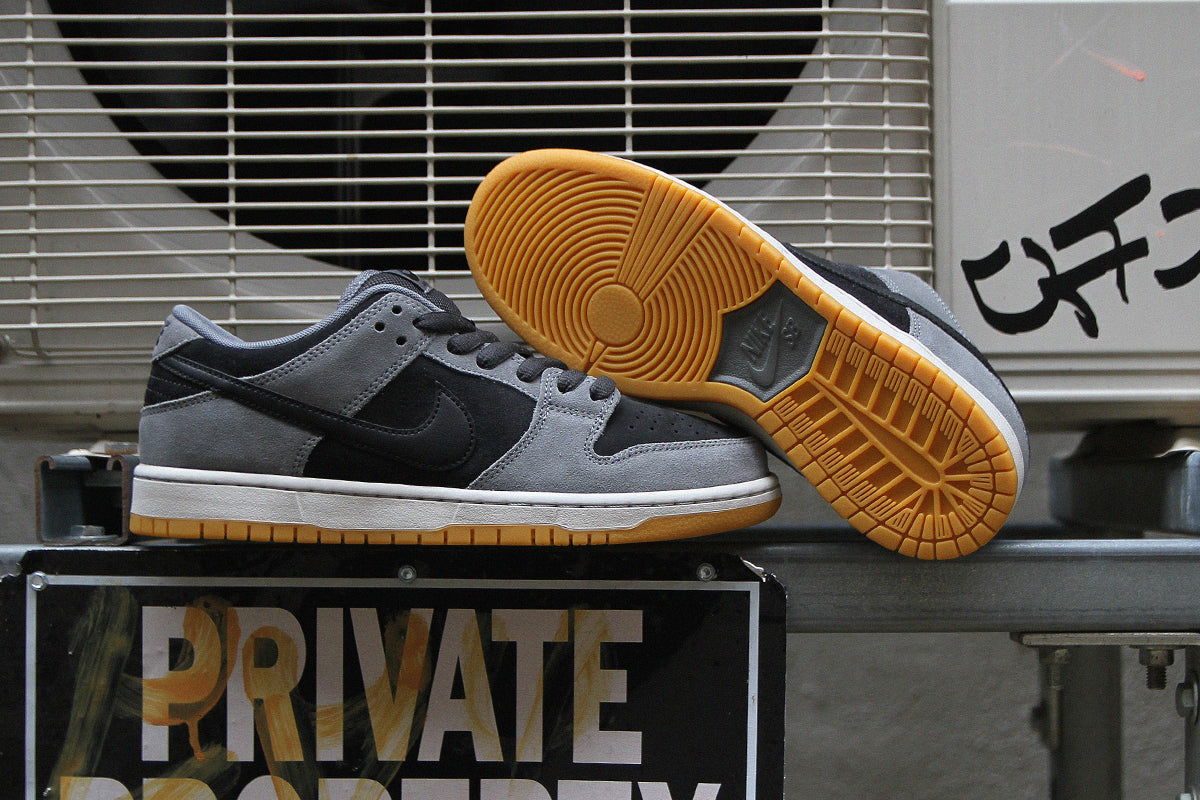 Nike SB Dunk Low Pro
Style # HF3063-001
Color : Dark Smoke / Black