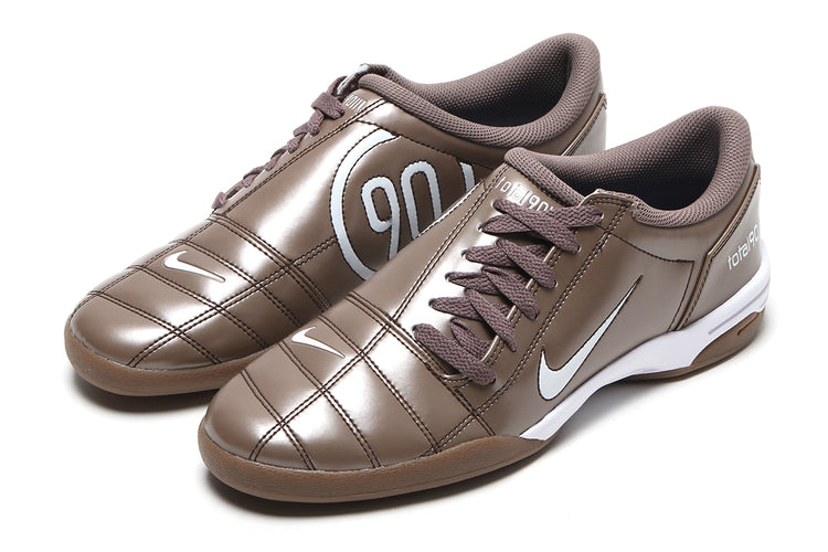 Nike - Total 90
Style # HQ2851-202
Color : Mink Brown / White / Racer Blue