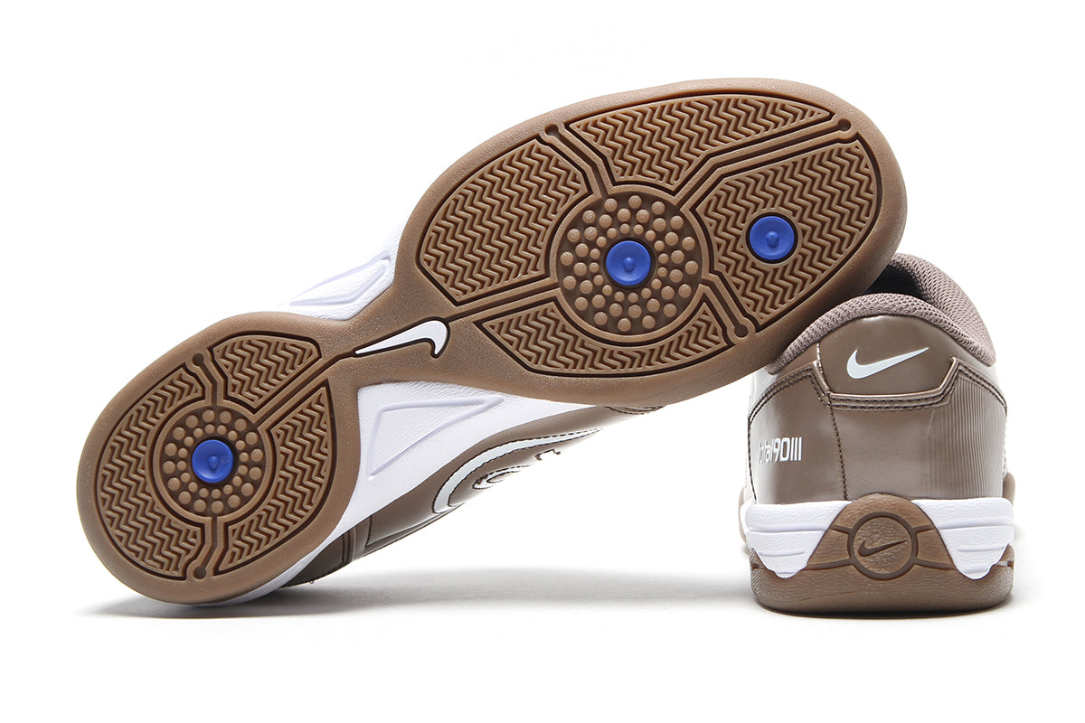 Nike - Total 90
Style # HQ2851-202
Color : Mink Brown / White / Racer Blue