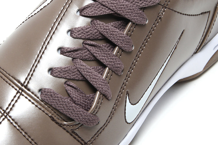 Nike - Total 90
Style # HQ2851-202
Color : Mink Brown / White / Racer Blue