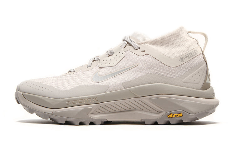 Nike - ACG Zegama Trail Gore-Tex
Style # IO7932-100
Color : LT Orewood Brown / Cream II / College Grey