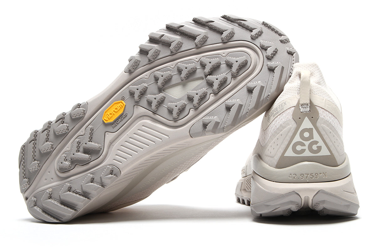 Nike - ACG Zegama Trail Gore-Tex
Style # IO7932-100
Color : LT Orewood Brown / Cream II / College Grey