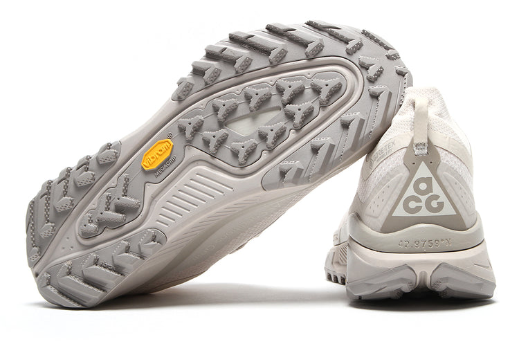 Nike - ACG Zegama Trail Gore-Tex
Style # IO7932-100
Color : LT Orewood Brown / Cream II / College Grey