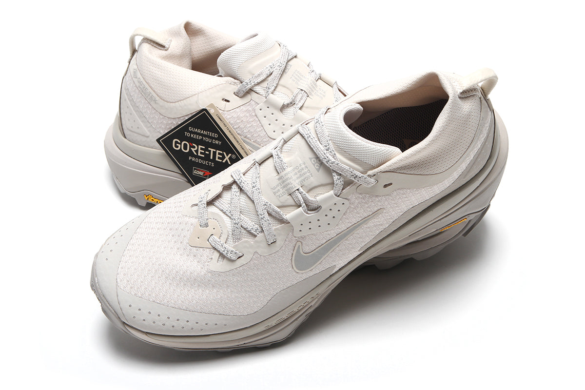 Nike - ACG Zegama Trail Gore-Tex
Style # IO7932-100
Color : LT Orewood Brown / Cream II / College Grey