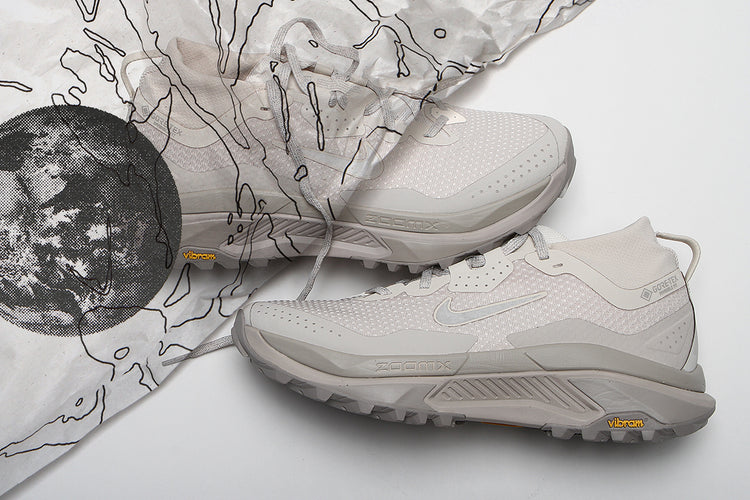 Nike - ACG Zegama Trail Gore-Tex
Style # IO7932-100
Color : LT Orewood Brown / Cream II / College Grey