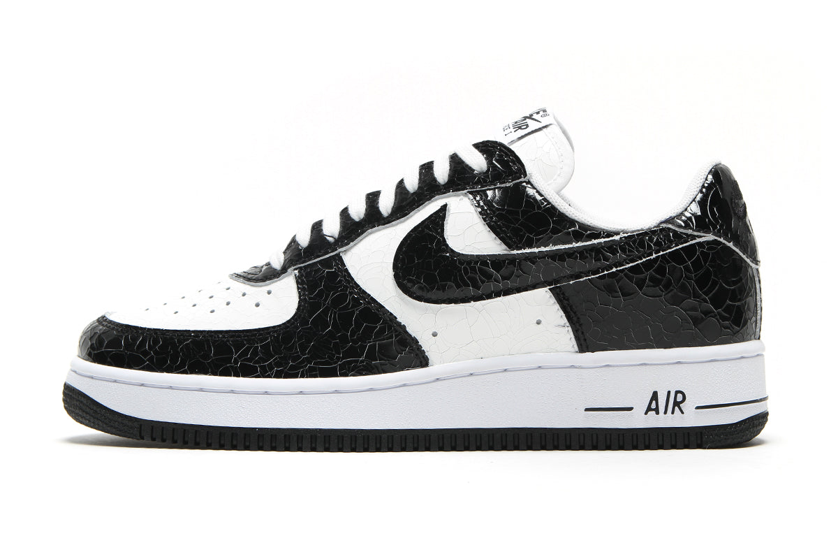 Nike - Air Force 1 Cracked Leather
Style # JA0248-001
Color : Black / White