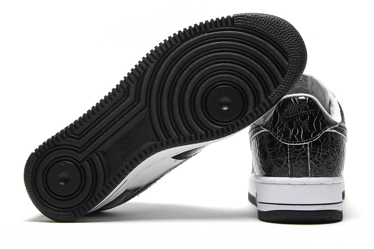 Nike - Air Force 1 Cracked Leather
Style # JA0248-001
Color : Black / White