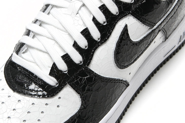 Nike - Air Force 1 Cracked Leather
Style # JA0248-001
Color : Black / White