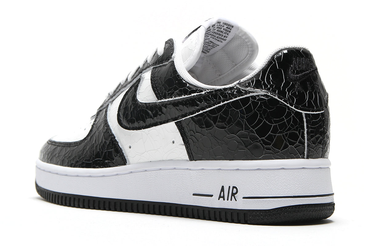 Nike - Air Force 1 Cracked Leather
Style # JA0248-001
Color : Black / White