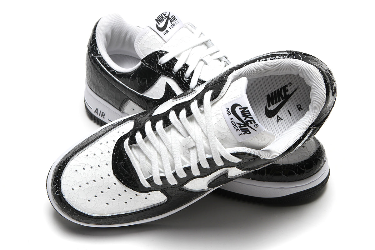 Nike - Air Force 1 Cracked Leather
Style # JA0248-001
Color : Black / White