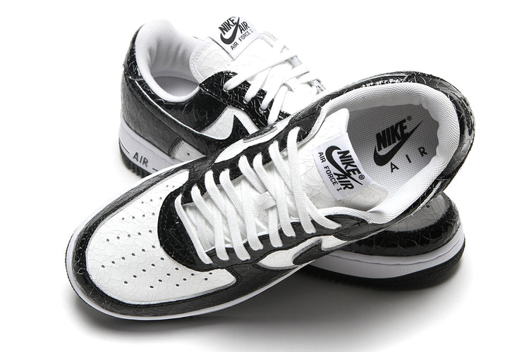 Nike - Air Force 1 Cracked Leather
Style # JA0248-001
Color : Black / White