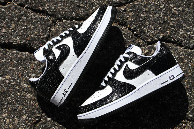 Nike - Air Force 1 Cracked Leather
Style # JA0248-001
Color : Black / White