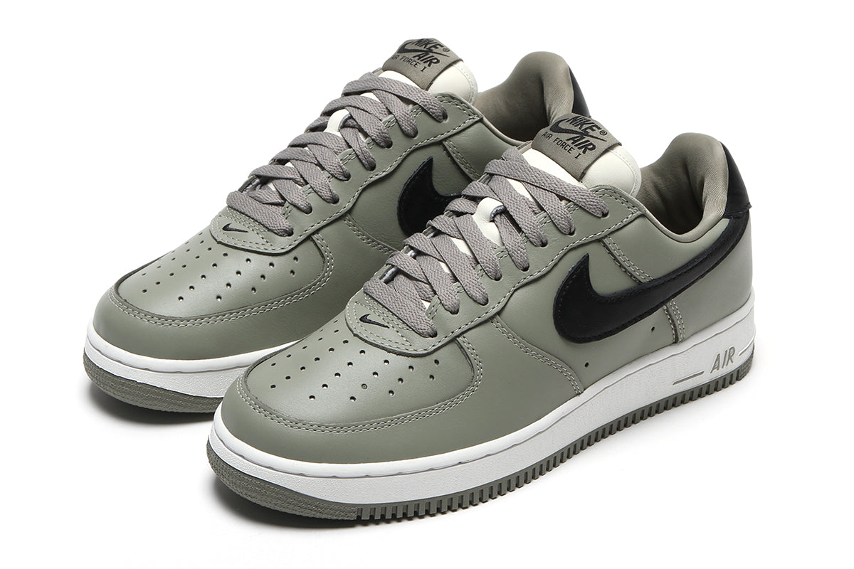Nike - Air Force 1 '01
Style # IV4501-300
Color : Light Army / Black / Sail