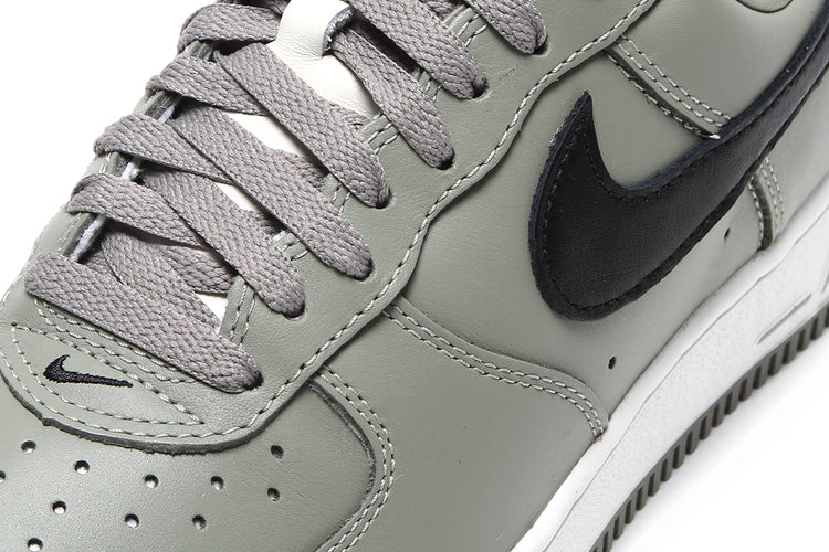 Nike - Air Force 1 '01
Style # IV4501-300
Color : Light Army / Black / Sail