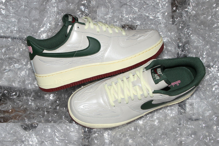 Nike - Air Force 1 '07 LV8
Style # IR5896-030
Color : Phantom / Fir / Alabaster / Team Red