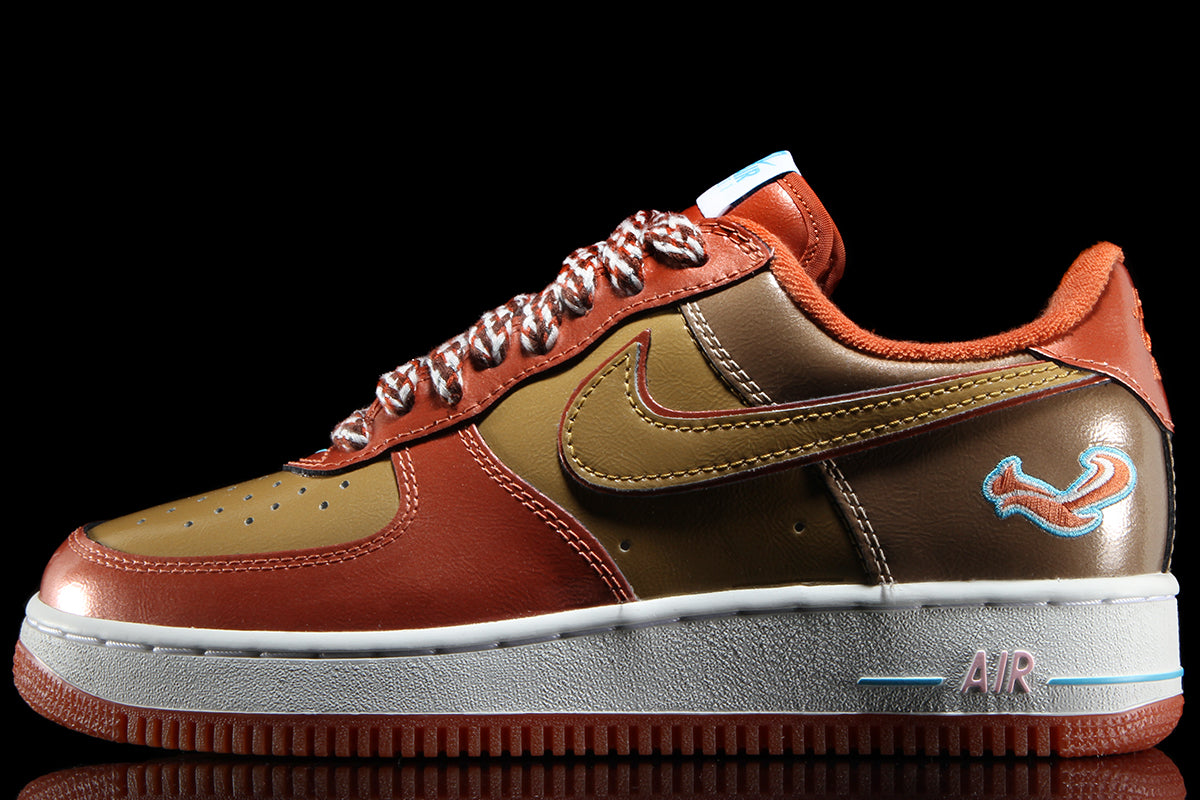 Nike - Air Force 1 '01 x NIGO x J-Hope
Style # IO8766-800
Color : Burnt Sunrise / Metallic Gold / Taupe