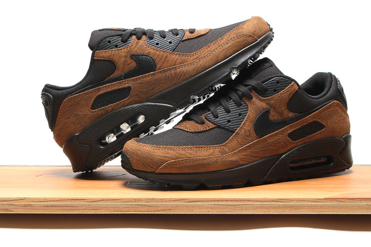 Nike - Air Max 90 Premium
Style # IQ0283-281
Color : LT British Tan / Black / Velvet Brown