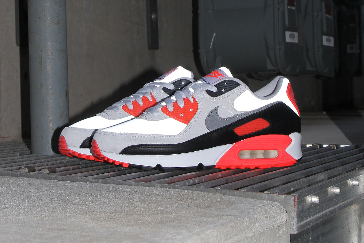 Nike - Air Max 90
Style # IU1055-100
Color : White / Particle Grey / Smoke Grey / Black