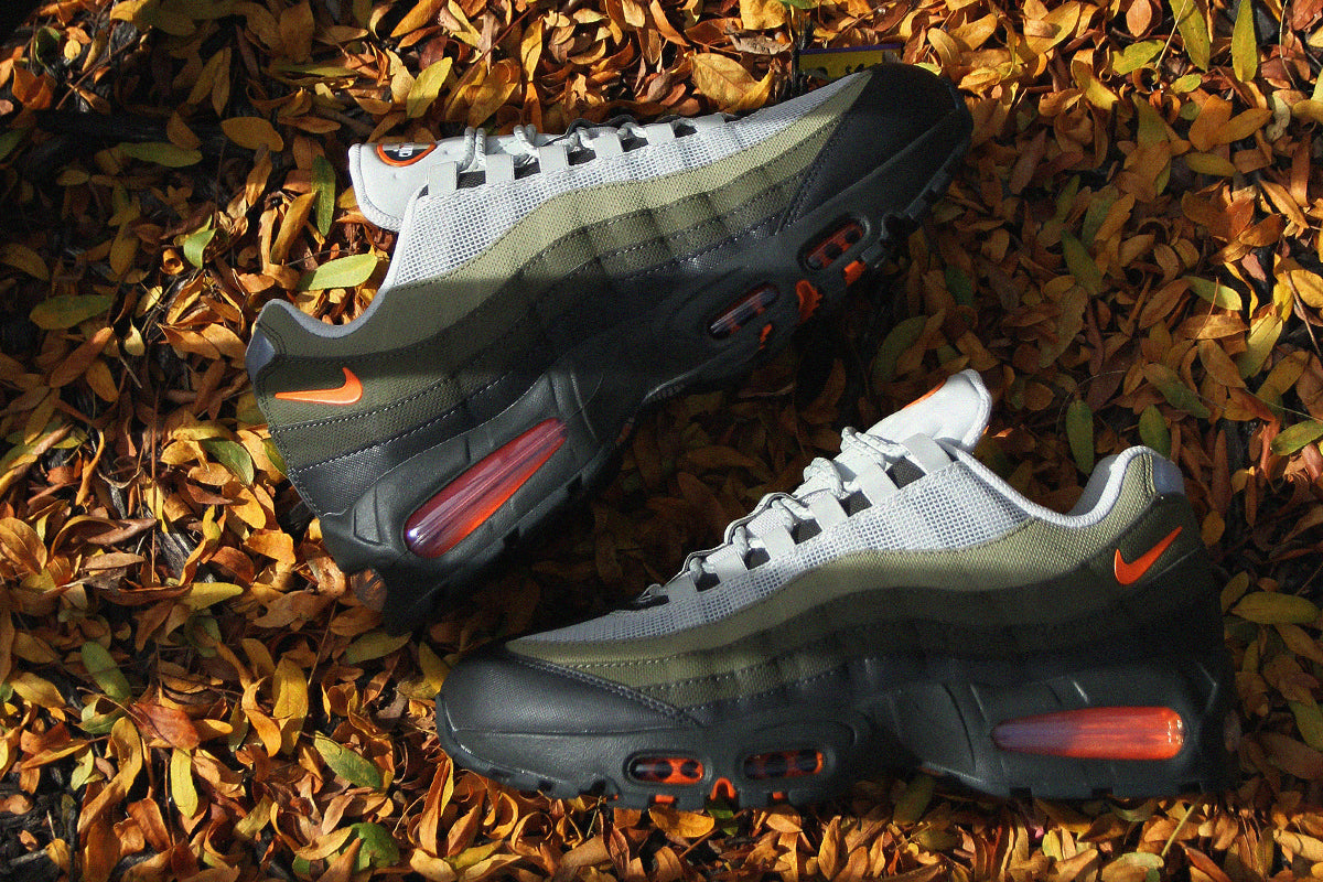 Nike - Air Max 95 Big Bubble
Style # IQ7128-003
Color : Light Bone / Safety Orange / Anthracite