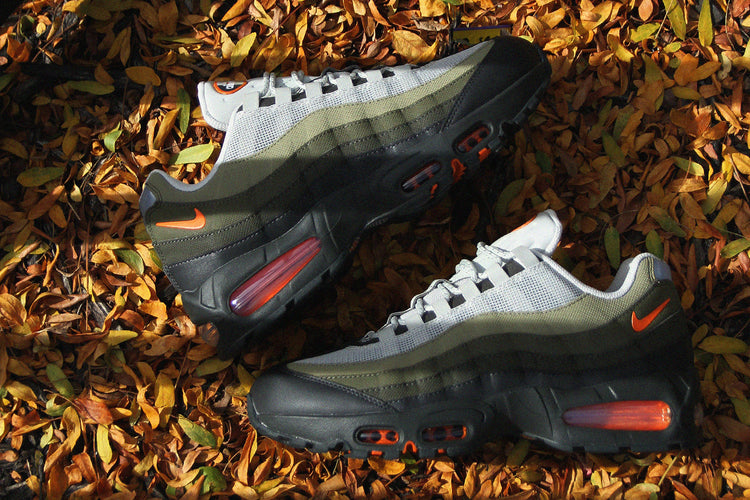 Nike - Air Max 95 Big Bubble
Style # IQ7128-003
Color : Light Bone / Safety Orange / Anthracite