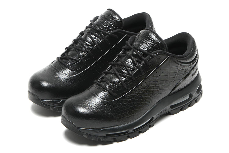 Nike - Air Max Goadome Low
Style # IV4517-001
Color : Black / Black