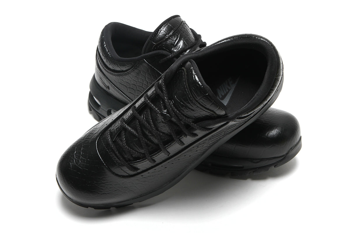Nike - Air Max Goadome Low
Style # IV4517-001
Color : Black / Black