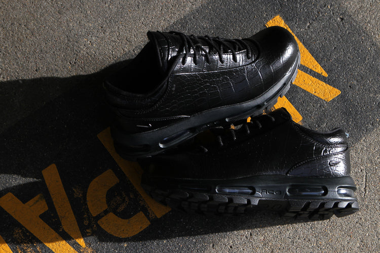Nike - Air Max Goadome Low
Style # IV4517-001
Color : Black / Black