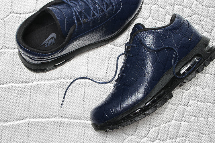 Nike - Air Max Goadome Low
Style # IV4517-400
Color : Midnight Navy / Black
